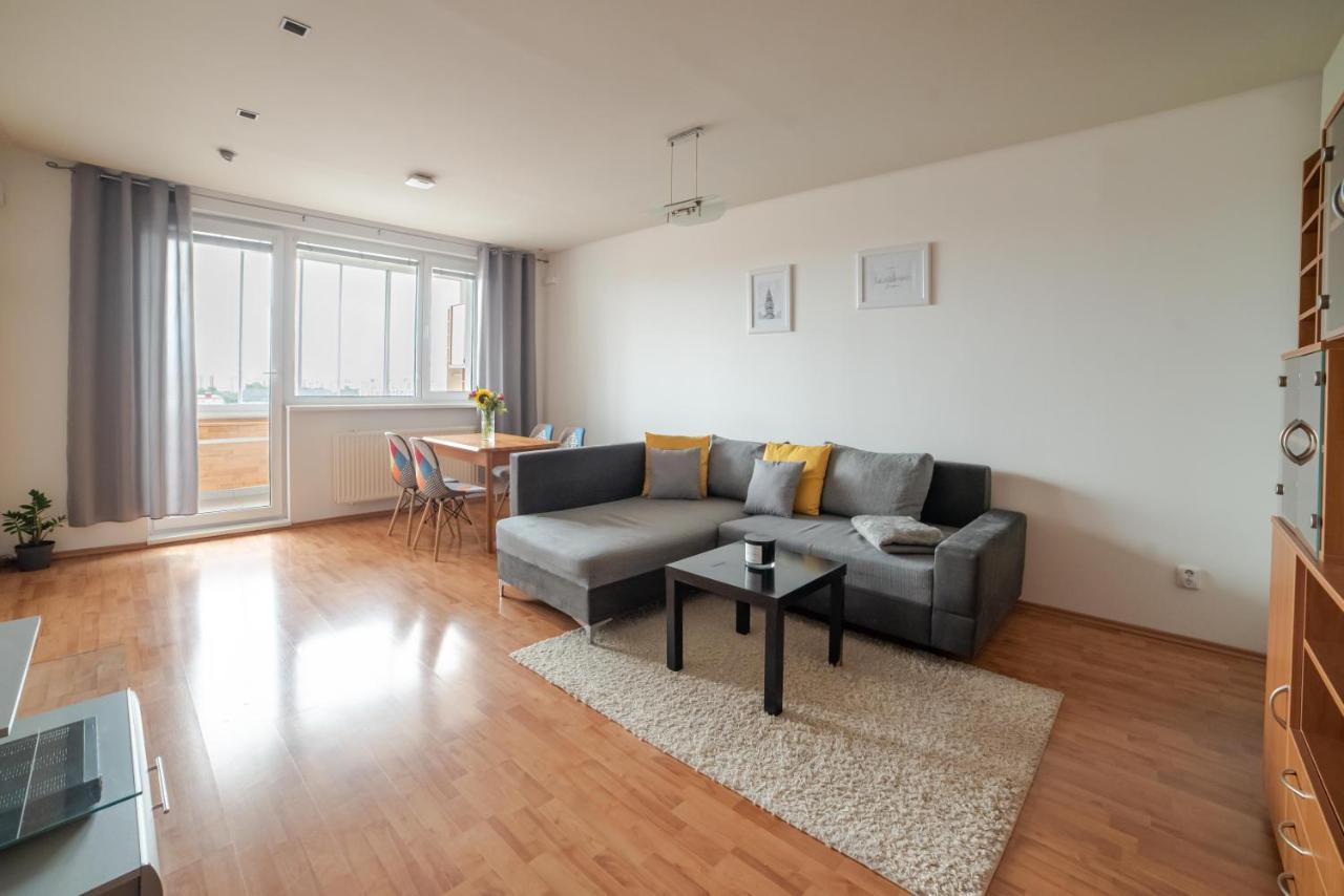 Strawberry Apartment Bratislava Exteriör bild